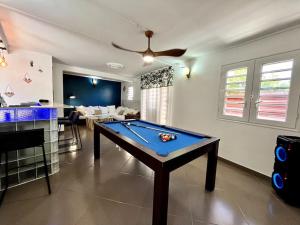 Foto sihtkohas Sainte-Marie asuva majutusasutuse Villa 4 ch 140 m2 avec vue sur mer et le tombolo galeriist