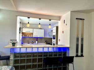 Küche/Küchenzeile in der Unterkunft Villa 4 ch 140 m2 avec vue sur mer et le tombolo