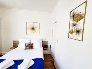 Postel nebo postele na pokoji v ubytování Logis Hôtel Belle Etoile Vichy