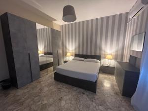 a bedroom with a large bed and two beds sidx sidx sidx sidx at B&B Baciami Ancora in Bari