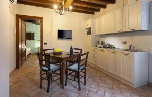 A kitchen or kitchenette at Agriturismo Il Brugnolo