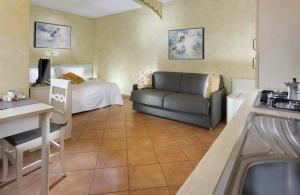 A seating area at Agriturismo Il Brugnolo