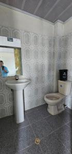 a bathroom with a toilet and a sink at Hotel Sol Llanero in Yopal