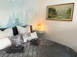 a bedroom with a bed with a painting on the wall at Magic Forest Design Apartment, 65 Zoll TV, Waschtrockner, beste Lage, am Markt in Gera