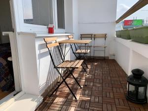 Un balcón o terraza de Park View City Center Location Apartment with Balcony