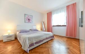 Posteľ alebo postele v izbe v ubytovaní Six-Bedroom Holiday Home In Sv, Filip I Jakov