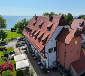 an overhead view of a large white building with red roof at SeeHotel Amtshof in Langenargen