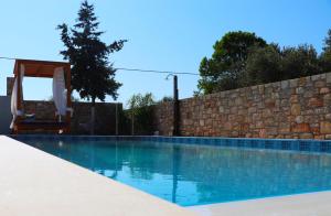The swimming pool at or close to Traounou Serenity Villa