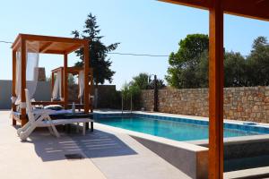 The swimming pool at or close to Traounou Serenity Villa