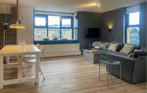 Χώρος καθιστικού στο Gorgeous Apartment In Bergen Aan Zee