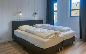 Ένα ή περισσότερα κρεβάτια σε δωμάτιο στο Gorgeous Apartment In Bergen Aan Zee +4 φωτογραφίες