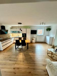 a kitchen with a table and chairs in a room at Adenauer Forst Ring Apartment in Adenau