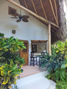 Gallery image of Paradise by the Sea Bungalow in Cosón