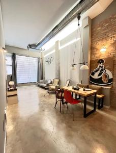 a large living room with a table and chairs at Loft Industrial 22 in Murcia