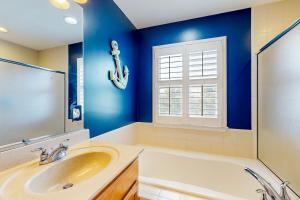 Koupelna v ubytování Bayside Resort - 11444 West Sand Cove + 19 fotografií