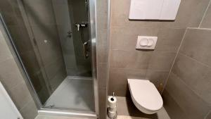Kúpeľňa v ubytovaní 1,5 room Apartment with terrace, new building, B1