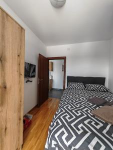 Posteľ alebo postele v izbe v ubytovaní Apartman Monika 2