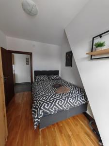 Posteľ alebo postele v izbe v ubytovaní Apartman Monika 2