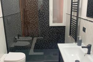 a bathroom with a shower and a toilet and a sink at Remolari 20-Piazza Mazzini view in Chiavari