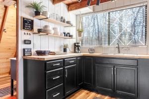 Una cocina o kitchenette en 614 Aspen Woods Chalet