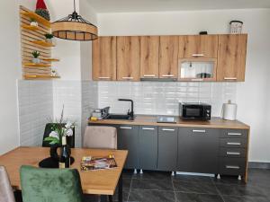 Kuchyňa alebo kuchynka v ubytovaní Apartman Monika 2