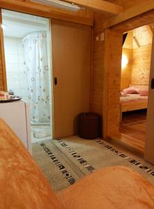 Кровать или кровати в номере Etno selo EDEN