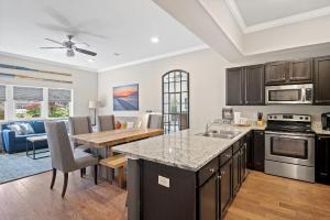 Кухня или мини-кухня в Oceanic Oasis
