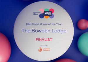 een cd met het bbc pension van het jaar logo bij The Bowden Lodge in Southport