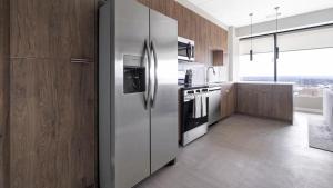 O bucătărie sau chicinetă la Landing Modern Apartment with Amazing Amenities ID1800X94