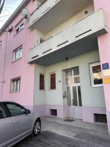 Budova, v ktorej sa apartmán nachádza