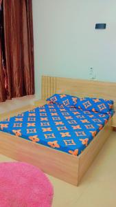 a bedroom with a bed with a blue comforter on it at Timba Miché04 in Cotonou