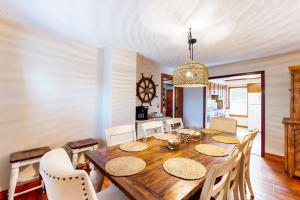 Gallery image of Vitamin Beach 12 in Avon