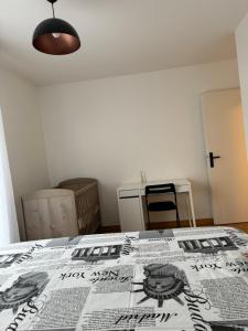 Lova arba lovos apgyvendinimo įstaigoje Appartement 2 Chambre (Proche centre ville)