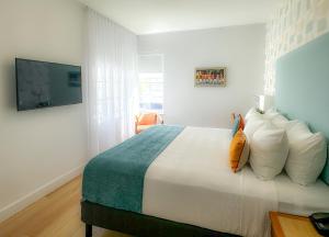 Ένα ή περισσότερα κρεβάτια σε δωμάτιο στο Avalon Hotel