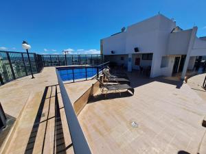 a person sitting on a bench on top of a building at Lets Idea Brasilia Hotel - Flat Particular in Brasilia