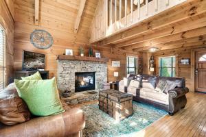 Posezení v ubytování Views 1br15bath Pet-friendly With Hot Tub & Bbq