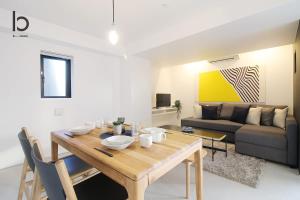 Χώρος καθιστικού στο b hotel Heiwaodori 401 - Brand New Apt Famous Hiroshima Dori 6ppl +42 φωτογραφίες