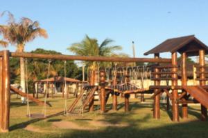 Gallery image of Casa com piscina, grande e espaçosa no Condomínio dos Pássaros in Cabo Frio