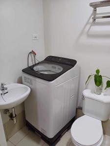 Ένα μπάνιο στο JD’s 1 Bed Room Staycation