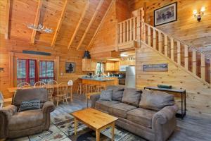 A seating area at 5br Retreat With Hot Tub, Fireplace & Game Room!