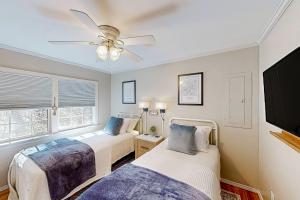 Ένα ή περισσότερα κρεβάτια σε δωμάτιο στο The Lakeway House