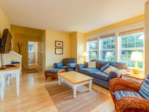 a living room with a couch and a table at Becalmed MCA#1653 in Manzanita