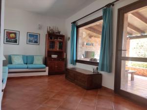 Χώρος καθιστικού στο SA MARINA- 200 METRI DAL MARE VISTA SU TAVOLARA!!!