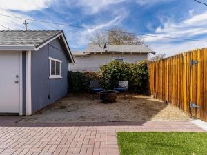 a backyard with a fence and a table and chairs at Reno Studio Gem: Cozy Netflix Free Parking in Reno