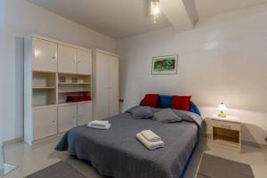 Katil atau katil-katil dalam bilik di Luxury villa with a swimming pool Gornja Podgora, Makarska - 22284 +25 gambar