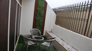 En balkon eller terrasse på منتجع ديم الهدا