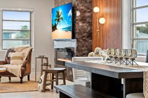 a living room with a bar with glasses on a table at Paradise Villa in West Palm Beach