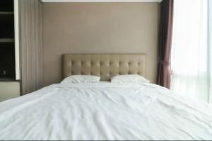 En eller flere senge i et værelse på Collection O 93707 Rooms By U