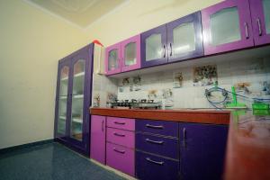 Kjøkken eller kjøkkenkrok på Rameshwar kunj homestay