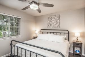 a bedroom with a bed with a ceiling fan at Cozy Townhome with Wildlife Views! 5-min walk to Midtown! Modern Look in Ruidoso